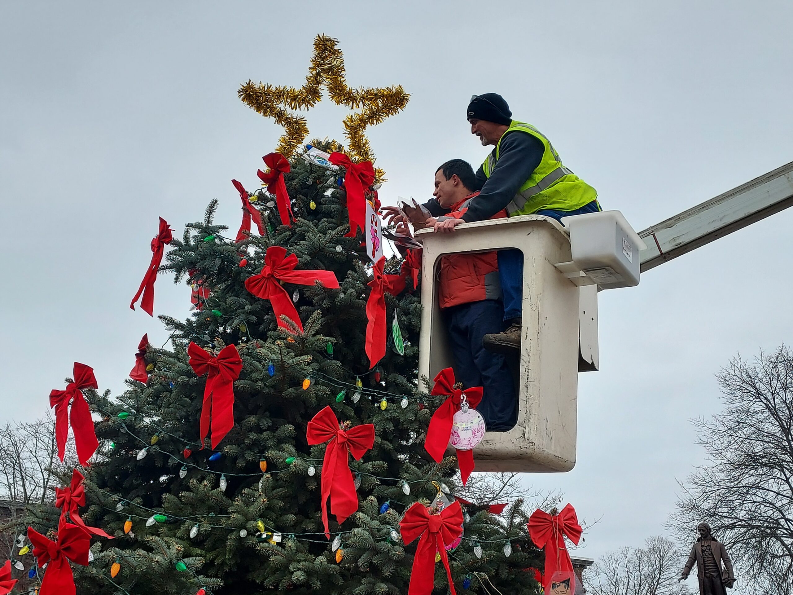 Monarch School decorates downtown Christmas Tree The Rochester Post