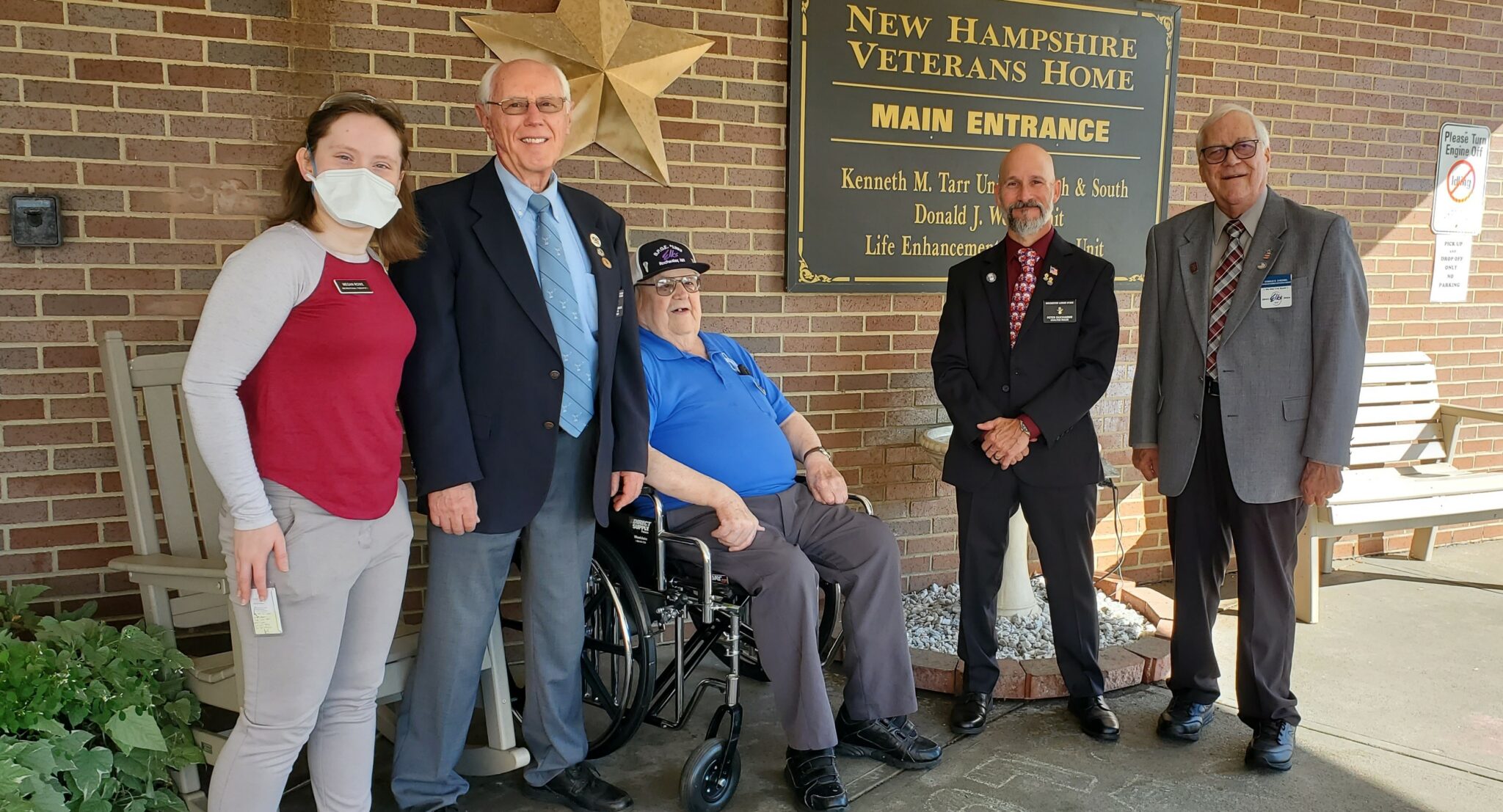 Rochester Elks 1393 donates 1000 to the NH Veterans Home The