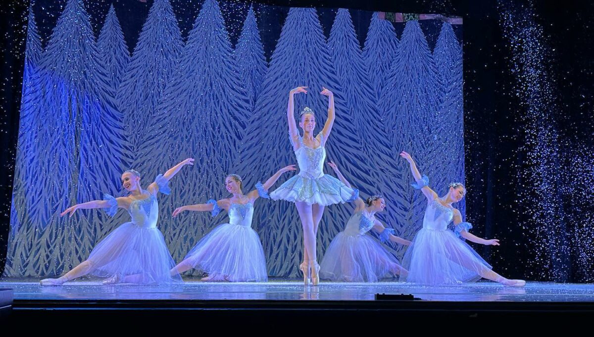 house on the hill ロンパース（Ballet） 70 Sole City Dance to present 'The Nutcracker' at the Rochester Opera