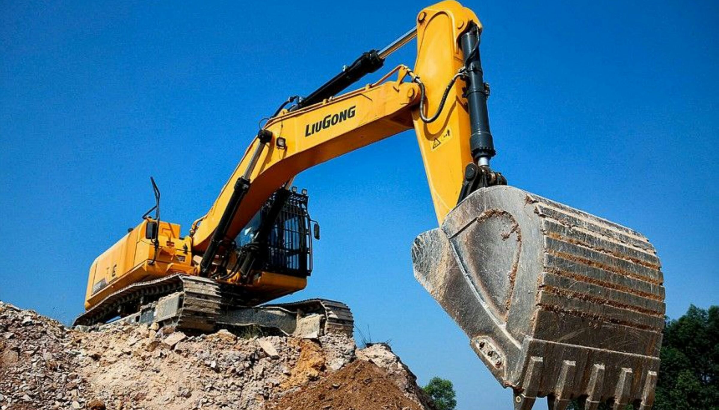digging, tractor